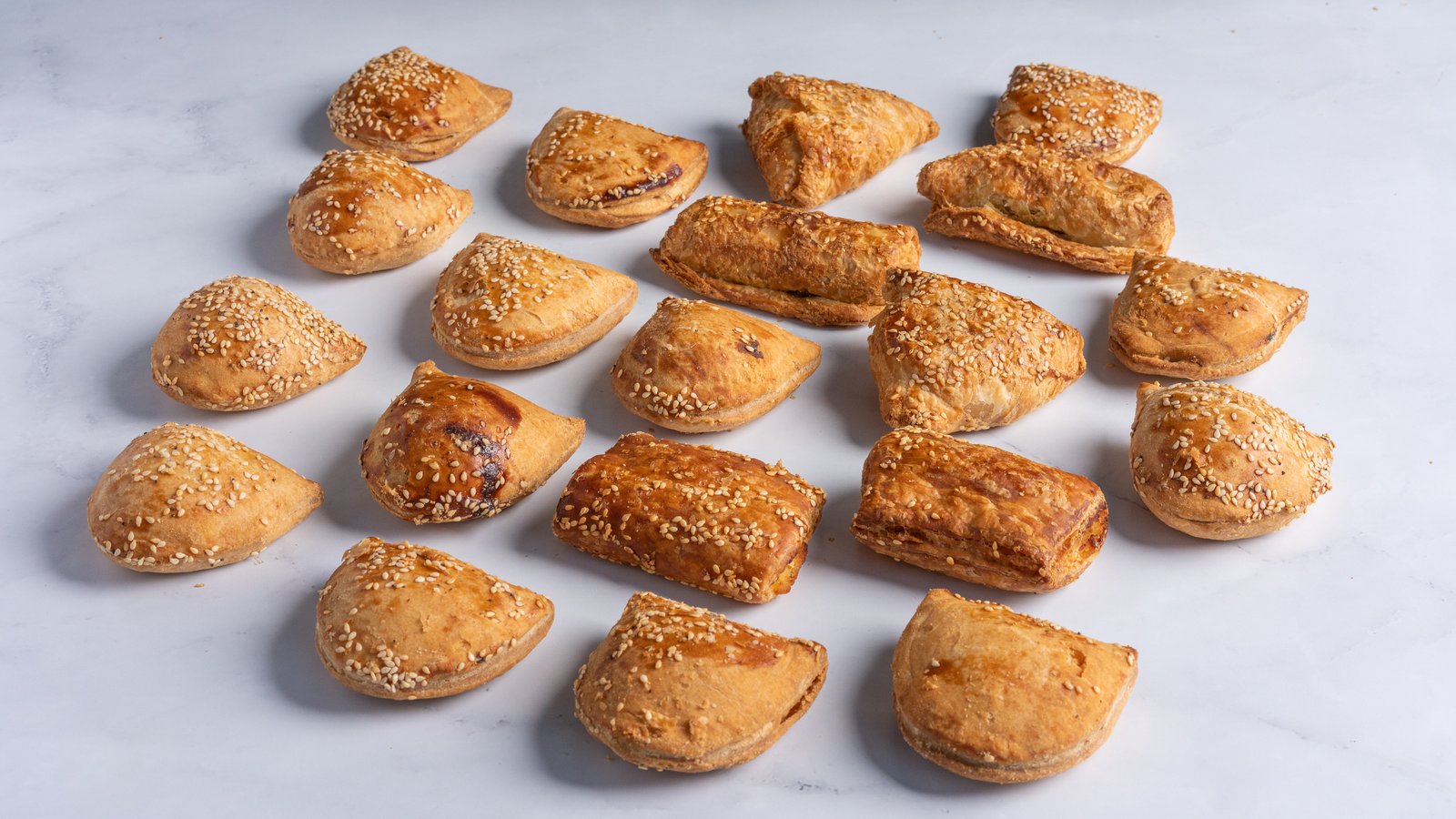 מגש מאפים מלוחים